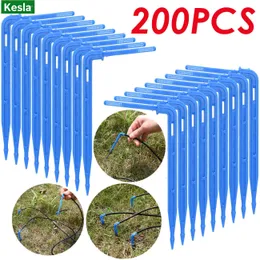 200PCS Bend Drip DIPPER MICRO DRIP Bevattningskit Emitterar för 3 / 5mm Slang Garden Vattning Spara Micro Dripper Växthus 210610