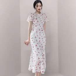 Högkvalitativ sommar Kvinnor Runway Designer Klänning Vit Liten Cherry Print Lace Dress Temperament Fishtail 210531