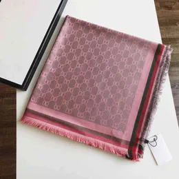 Halsdukar topp lyxiga halsduk kashmir och siden blandning mode färger pashmina vinter varmt märke Digner Letter Shawl Classic Mönster lång 1