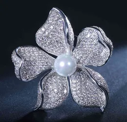 Sinzry Luksusowa Biżuteria Akcesoria Biały Kolor Cyrkon Cyrkon Kwiat Stały Pearl Broszka Pin Kobiety Szaliki Klamra