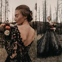 2022 Gothic Black Vintage Sukienka ślubna Linia V Neck Pełna Rękaw Koronki Aplikacje Jesień Zima Kraj Bride Sukienki Backless Plus Size Długie Formalne Suknie Ślubne