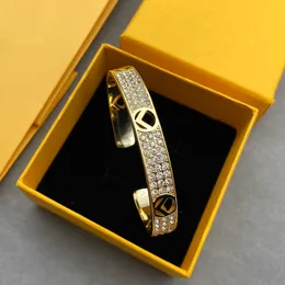 إمرأة Deisgners Love Braceret مجوهرات أساور للنساء لون ذهبي مع إلكتروني مصمم الماس ماركة غير القابل للصدأ الإسورة bracciale 2021