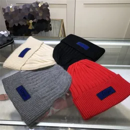 Vinter tjockna varma mössor designers män kvinnor skalle keps brev skrivet hattar ull cashmere vindtät hatt med låda