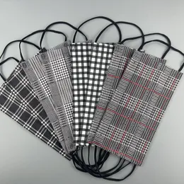 Projektant Maska do twarzy Dorosły jednorazowe Maski trzywarstwowe Plaid Tkaniny Non-Woven Drukowanie tkaniny