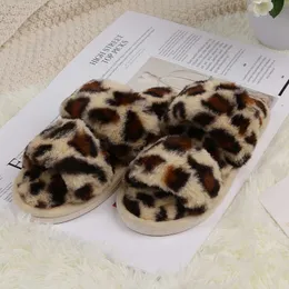 Ginchasio Frauen Hausschuhe Kunstpelz Flauschige Winter Kurze Plüsch Leopard Farbe Offene spitze Fuzzy Gemütliche Schlafzimmer Hause Pelzigen Hausschuhe Y0902