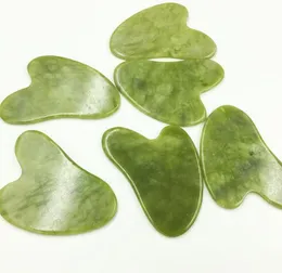 100 Stück grüner natürlicher Xiuyan-Stein Jade Guasha Gua Sha Board Massagegerät für die Scraping-Therapie Jade Roller