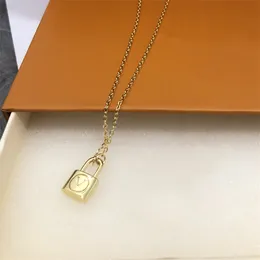 Golden Lock Brev Hängsmycke Halsband med låda Enkel Seiko Hip Hop Smycken Mode Personlighet Gåva för Lover Halsband