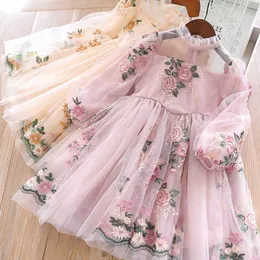 Flickor Lace Gaze Blommor Broderade Klänningar Spring Kids Floral Tullle Princess Dress Barn Ruffle Collar Långärmad Party Clothing