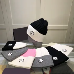 Designer Hat Stickad Cap Womens Cashmere Angora Luxury Ullhattar Kepsar Splice Letter Märke Mjuk Vinter Höst Habbly