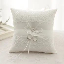 Almofadas de anel de casamento bege 2021 Anéis de chegada travesseiro de portador para casamentos aniversário com arco 19cm * 19cm fita de renda cetim feitos sob encomenda