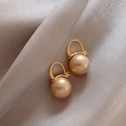 2021 Ny Elegant Style Pearl Pendant Ear Hoop Charm Lady Simple Koreanska Örhängen Party Smycken Ovanliga Gåvor för Kvinnor Flickor Tillbehör Afshor