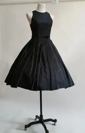 Attraktiv enkel stil svart besättning knä längd strapless sheer halsring taffeta boll klänning ruffle cocktail klänningar