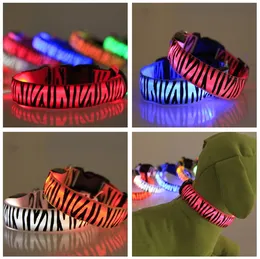 Migające kołnierze PET Zapalone Nylon Led Dog Collars Kolorowe LED Zebra Styl Collar 2,5 m Szerokość 8 Kolor S / M / L