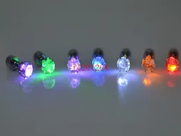 Gratis frakt Fashional cool glänsande glödande LED Örhängen Färgrik stud örhänge Ljus upp studs Light Party Club, 200PCS / Lot