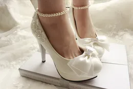 Fashion Holy White Wedding Shoes Pear Anklets Applique Bow Rhinestones Olika klackar för att välja Walking graciösa evenemang Brudsko281f