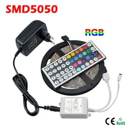 ブリスターリテールボックスSMD 5050 LEDストリップライトRGB 150LEDS 5Mフレキシブルロープテープライト+ 44キーリモートコントローラー+ DC 12Vアダプター電源