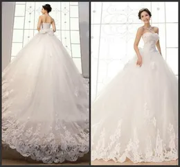 Gorgeous Sweetheart Sleeveless Ball Gown Wedding Dresses Lace Applique Tulle Bridal Gowns with Cathedral Train Lace-up Back Big Wedding Wear