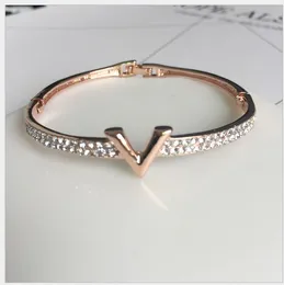 Luxury Letter V Cuff Bracelets Sainless Steel Jewelry fashion 18K rose gold Luxury Glittering Zircon Diamond Pulseiras Femininas Bolt Bangle
