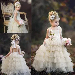 Cute Flower Girl Dress Rękawki Paski Backless Aplikacje Custom Made Urodziny Suknie Wielowarstwowe Ruffles Pagewanta First Communion Suknie