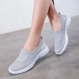 Buty wulkanizowane damskie trampki siatkowe oddychanie spacery dla kobiet swobodne poślizg na damach płaskie miękkie światło obuwia gorąca n7qt