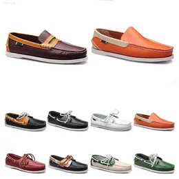 Scarpe da corsa da uomo hot122 in pelle 2023 stile britannico nero bianco marrone verde giallo rosso moda all'aperto confortevole traspirante