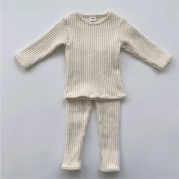 秋冬の赤ちゃん男の子と女の子の服セットリブセーターのセーターの底シャツとズボンスーツ子供服2ピースセット211021