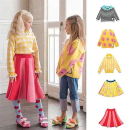 Korea Märke Toddler Girl Fall Winter Tröjor Mode Design Baby Toppar Ruffle Plaid Sweater Navy Sweatshirt 210619