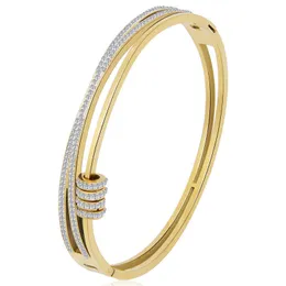Klassisk design Elegant Hollow Cross Crystal Armband och Rostfritt Stål Smycken Armband för kvinnor Partihandel Q0717