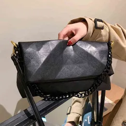 Shoppingkassar SACS à Bandoulière Chaîne En Métal Pour Femmes Sacoche Cuir de Grande Capacité Fourre Tout Assorti Styliste 220314