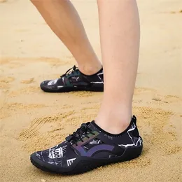 Men Quick Dry Water Shoes Summer Aqua For Beach Slippers Male Barefoot Seaside Socks Swimming Sandals 39-47 Y0714