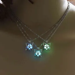 Karanlıkta Glow Kelebek Kolye Locket Kafes Kolye Kadınlar Kızlar için Floresan Aydınlık Takı Cadılar Bayramı Hediye