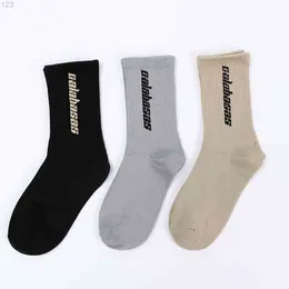 ヒップホップの潮のブランド文字原宿Calabasas Socksトレンディな男性女性ニュートラルストリートロングユニセックスCalcetinesi4ic