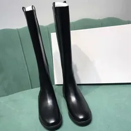 2021 Designer de luxo Knight Boots de alta qualidade zíper couro elasticidade tecido com flor moda mulheres joelho altura plana solada plataforma casual sapatos