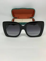 0083S Schwarze übergroße quadratische Sonnenbrille mit grauen Gläsern, Design-Sonnenbrille mit UV-Schutz. 0083 55 mm quadratische Damen-Sonnenbrille, hergestellt in Italien – wird mit Originalverpackung geliefert