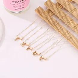 Fashion Tiny Heart Dainty Necklace iniziale Neccut Gold Color Letter Nome Collana Choker per donne Regalo per gioielli a sospensione