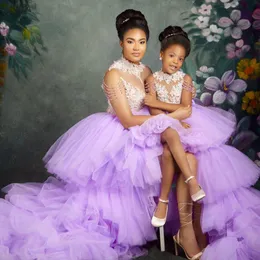 2021 Lila Mor Çiçek Kız Elbise Yüksek Boyun Merhaba Lo Dantel Aplikler Boncuk Yay Çocuk Kız Pageant Elbise Katmanlı Sweep Tren Doğum Günü Abiye