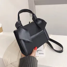 Borsa a tracolla di tendenza alla moda Borsa a tracolla quadrata piccola in pelle PU portatile Borsa a tracolla singola 15 * 18 * 7 cm