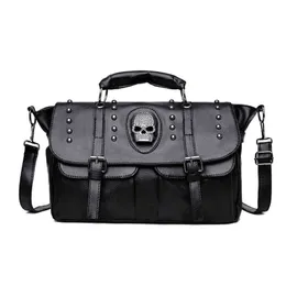 Axelväskor lyxdesigner handväskor huvud koppar kvinnor shoppare mode vintage punk stil buller väg dubbel väska crossbody 230731