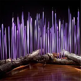 Lampada da terra in canne di vetro soffiato a mano su misura Scultura in piedi di lance di Murano viola per la decorazione artistica del giardino di feste