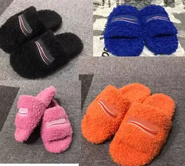 Modne i wszechstronne jesień Winter Winter Teddy Pantofle Damskie T-Table Anti-Swid Odporne na ubrania Buty Projektant wysokiej jakości Listy 35-40 z ramą