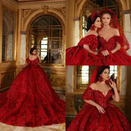 Sparkly 2022 Kırmızı Dantel Aplike Quinceanera Elbiseler Kapalı Omuz V Boyun Balığa Payetli Tatlı 16 Vestidos 15 Anos