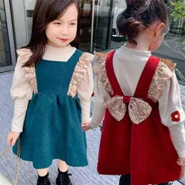 Höst våren barnkläder söta tjejer prinsessa 2st kläder set långärmad toppskjorta + ruffle övergripande båge tank-klänning kostym g1215