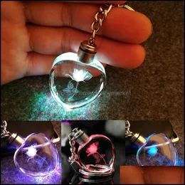 Kluczowe pierścienie Biżuteria Moda Rose Heart Crystal Latarka Łańcuchy Uchwyt Zmiana Mticolor Led Lights Para Keychain Drop Dostawa 2021 Odlhu