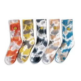 Nuevos calcetines Streetwear bordado cara sonriente Tie Dye Hip Hop hombres mujeres Harajuku moda Casual calcetín de algodón