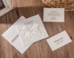 2021 Wishmadeレーザーカットの結婚式の招待状がRSVPカードでキットとありがとうカードちょう結び真珠の中空花のカスタマイズ可能