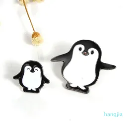 Wholesale- 1pc Harajuku Alloy Enamel Kawaii White Black Penguin Broche Badges Lapel Pins Safe Brooches Scarf Cool Boy Women Jewelry Gifts1