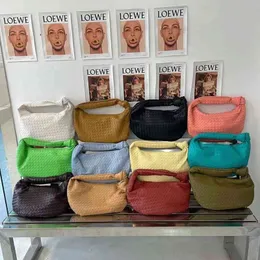 2023 Borsa all'uncinetto di design classico Borsa a mano Tote Borsa di moda intrecciata a mano in pelle di lusso Stampa spalla di grande capacità Jodie Manico annodato Casual 230718bj