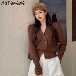 MATAKAWA Pull a maniche lunghe pieghettato Femme Hiver Top coreano con scollo a V Maglione da donna Wear Cardigan lavorato a maglia casual doppiopetto 210513