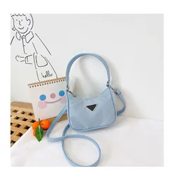 Barn modehandväskor tyg en-axel enkel axel underarm triangel utsökt praktisk plånbok påsar mini väskor för barn