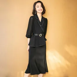 Feminino 2021 Moda da primavera Celebridade Terno preto Meia saia Duas peças Conjunto de calças de manga longa coreana